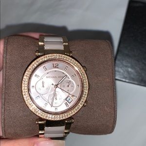 perfect rose gold and crystal Michael kors watch